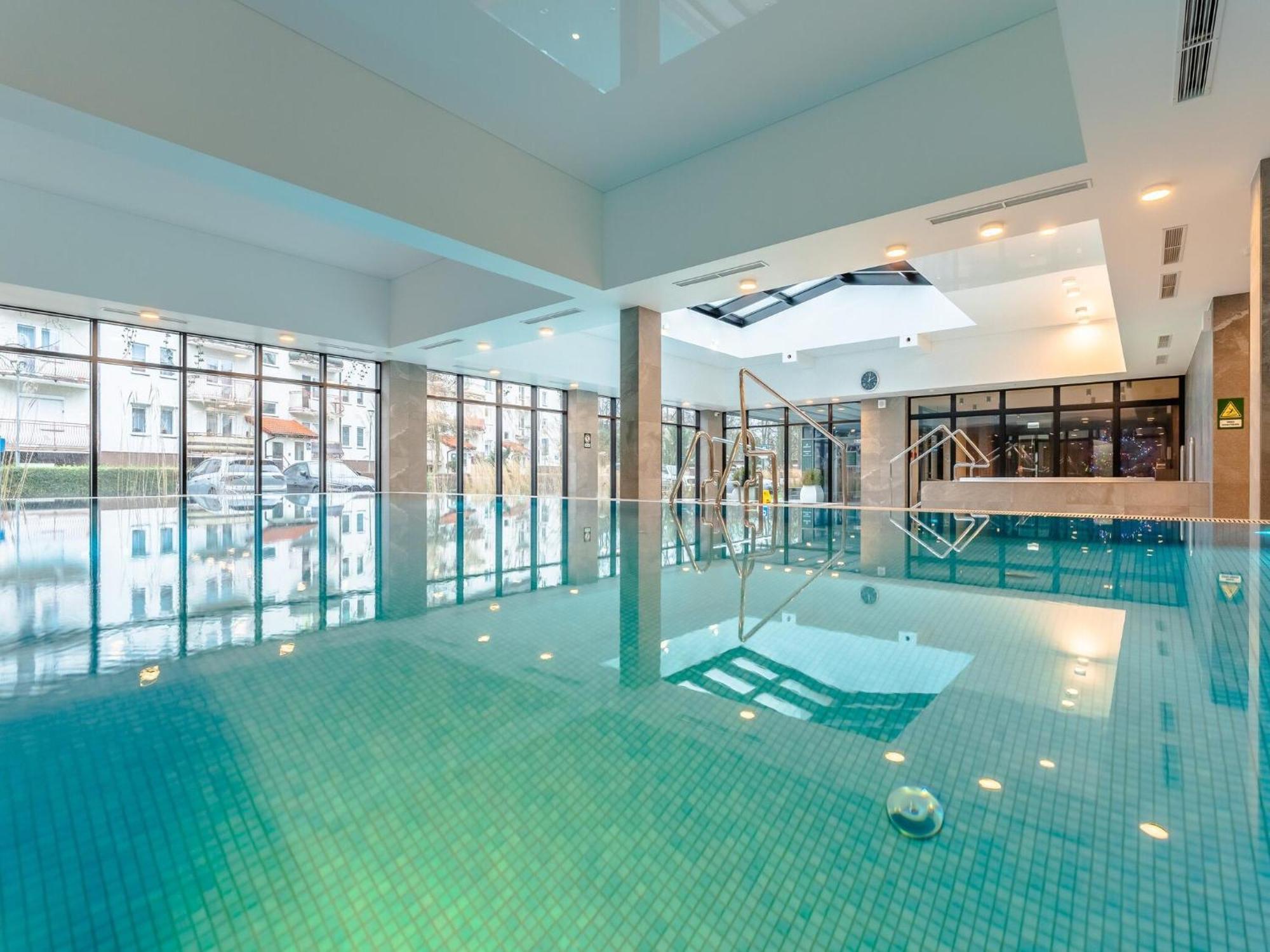 Comfortable With Balcony, Pool, Sauna *